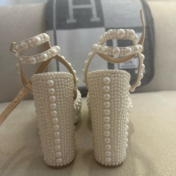 COPY Jimmy Choo Ivory Pearl Embellished Heels - Picture 5 of 7